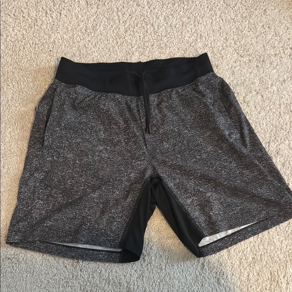 Lululemon Athletica Black & Gray Athletic Shorts (7” Inseam Lineless Excellent)